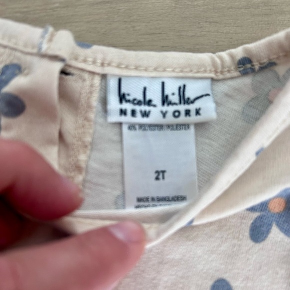 Girls 2T floral shirts with ruffle sleeves - Picture 3 of 3